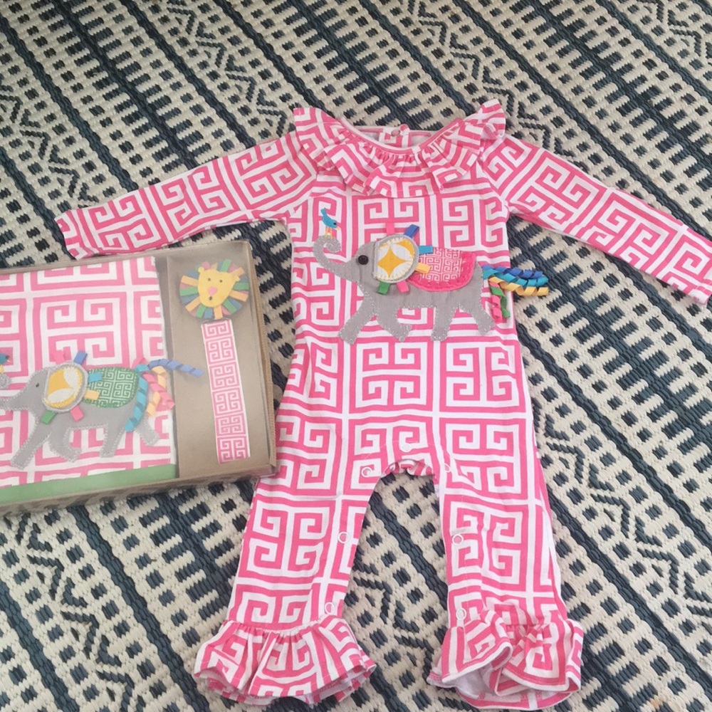 Mud pie Baby romper,0-6m one piece w/matching burp cloth&adorable paci clip.New!